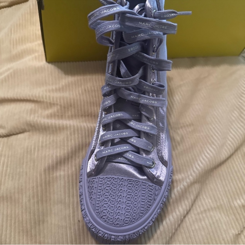 Marc Jacobs Lavender Lace-Up Sneakers - Picture 2 of 6